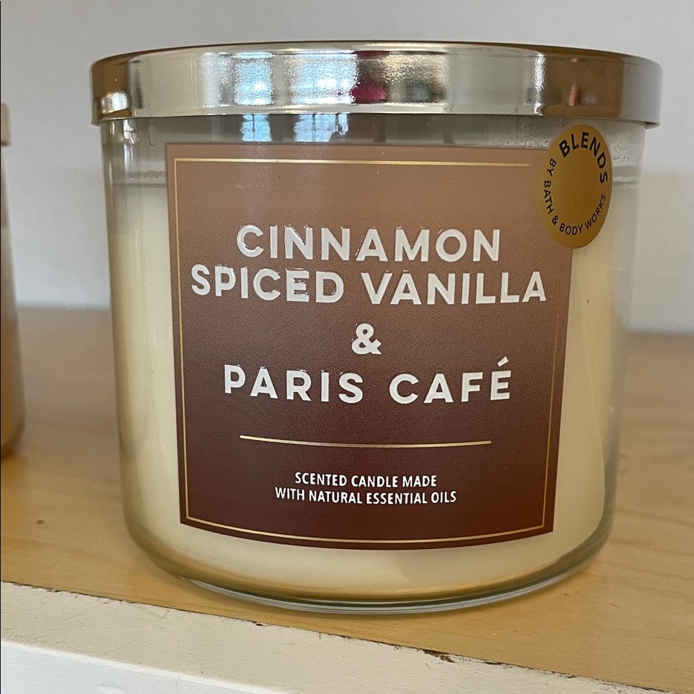 Bath & Body Works Cinnamon Spiced Vanilla & Paris Café Candle